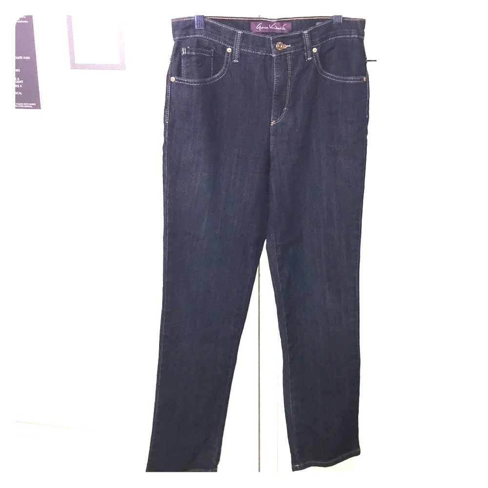 Gloria Vanderbilt dark wash Like new straight leg jeans size 6